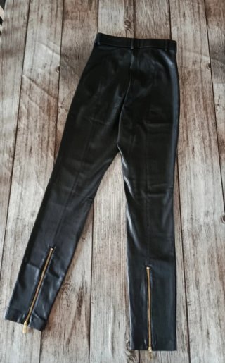 Pantalón de cuero de Zara