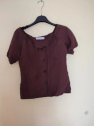 Blusa marrón chocolate con botones.TXS-S
