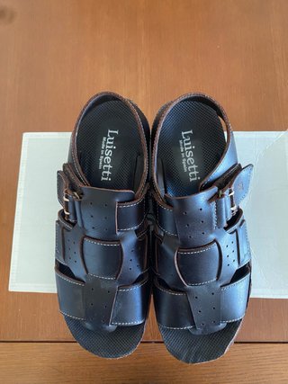 Chanclas cangrejeras de piel marrones