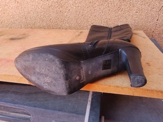 Botas altas de piel negras
