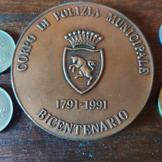 Monete e medaglia commemorativa Corpo Polizia