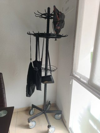 Expositor para bolsos y sombreros