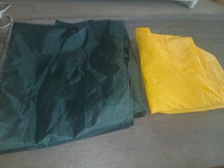 Chubasquero amarillo talla única pantalón verde L