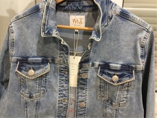 Chaqueta vaquera artesanal con rosas