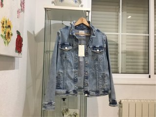 Chaqueta vaquera artesanal con rosas