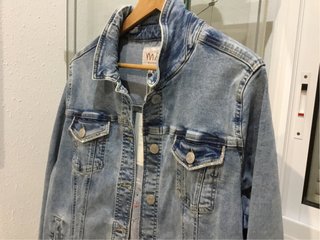 Chaqueta vaquera artesanal con rosas