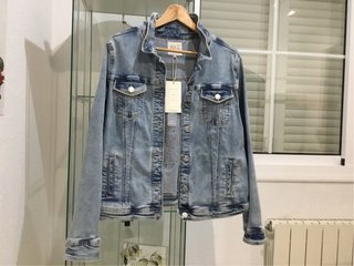 Chaqueta vaquera artesanal con rosas