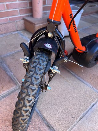 Bicicleta B'Twin infantil con ruedines