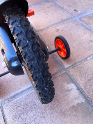 Bicicleta B'Twin infantil con ruedines
