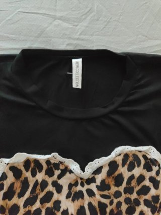 T-shirt donna con cuore leopardato