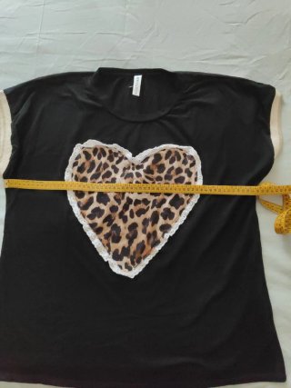 T-shirt donna con cuore leopardato