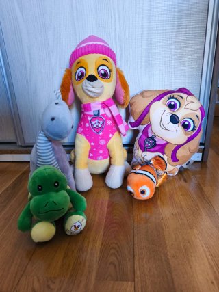 Lote de peluches: Skye, Nemo y más