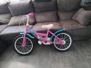 Bicicleta infantil rosa casi nueva
