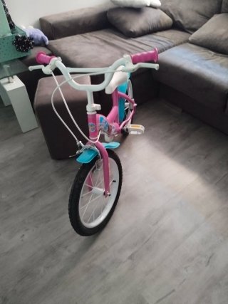 Bicicleta infantil rosa casi nueva