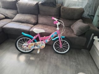 Bicicleta infantil rosa casi nueva