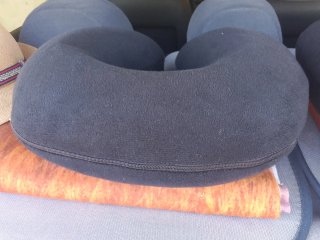 2 Almohadas de viaje enchables.3€ la unidad