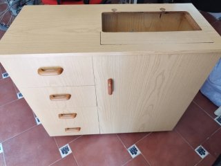 Máquina de coser Wertheim IZ junto con el mueble