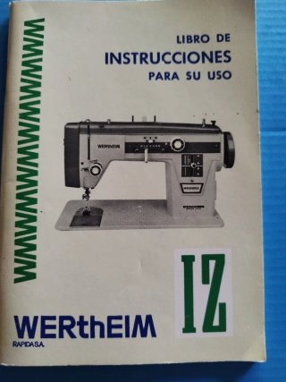 Máquina de coser Wertheim IZ junto con el mueble