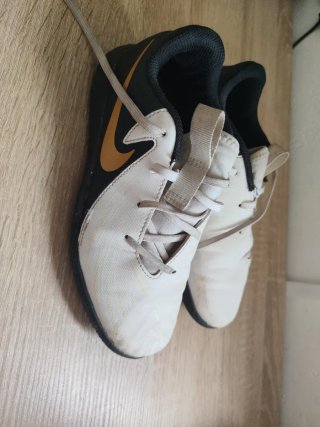 Zapatos de fútbol Nike (talla 33)