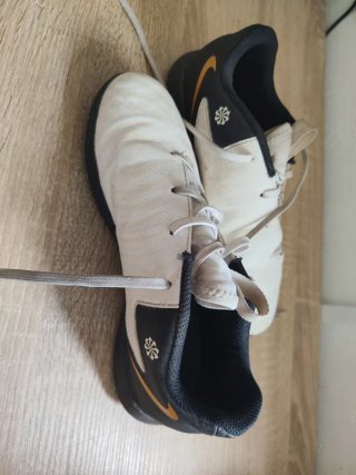 Zapatos de fútbol Nike (talla 33)