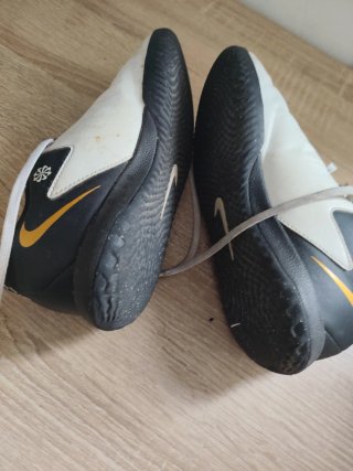 Zapatos de fútbol Nike (talla 33)