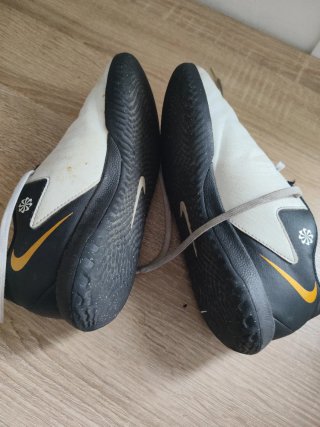 Zapatos de fútbol Nike (talla 33)