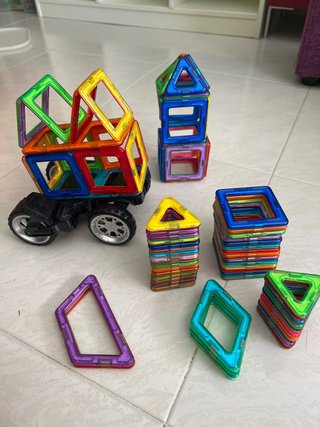 Fichas de construcción magnéticas