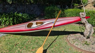 Piragua de fibra de vidrio para aguas tranquilas