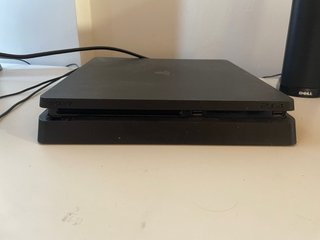 PlayStation 4 Slim Nera
