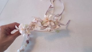 Corona diadema tiara comunión flores beige rosa