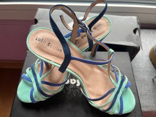 Sandalias de tiras azul y verde agua