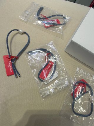 4×100€ pulseras elasticas Majorica plata
