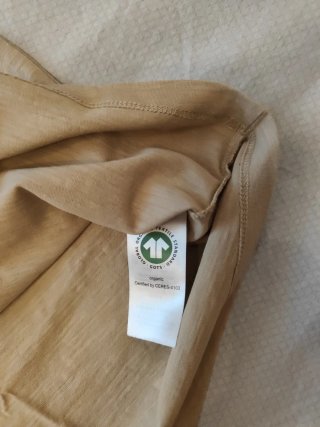 T-shirt donna beige con applicazioni