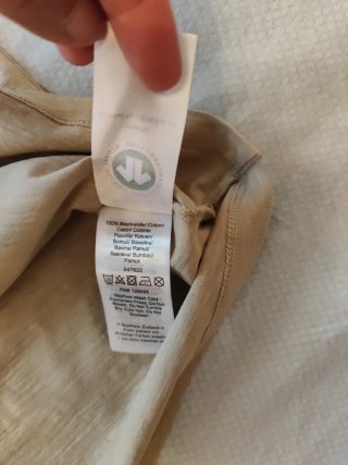 T-shirt donna beige con applicazioni