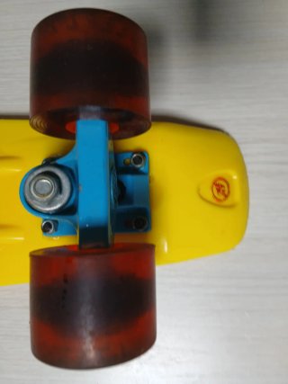 Monopatín Amarillo
