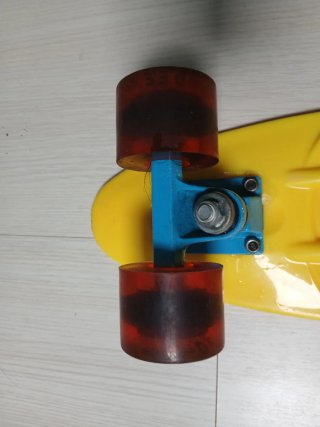 Monopatín Amarillo