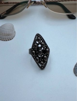 Anillo plateado ajustable diseño lágrima