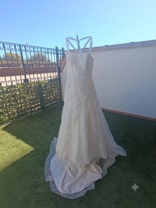 Vestido de Novia Blanco con Velos
