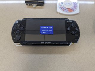 2 PSP 2004 Nere in vendita