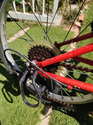 Bicicleta roja Btwin