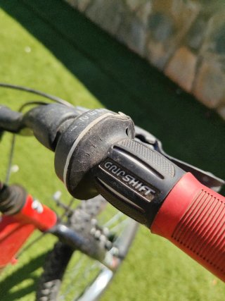 Bicicleta roja Btwin