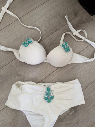 Bikini Blanco Talla S con Piedras Turquesa