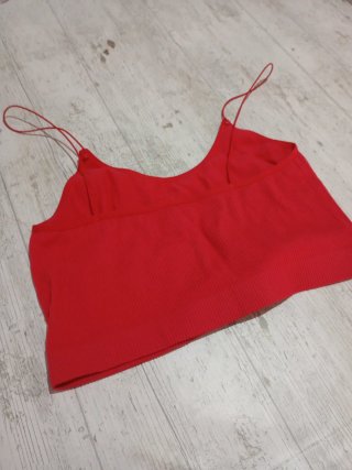 Top rojo con tirantes