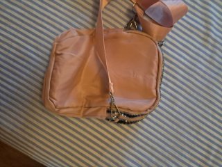 Bolso bandolera rosa con 3 apartados