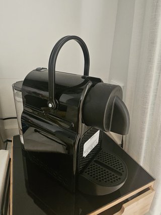 Cafetera Nespresso Negra