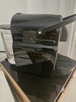 Cafetera Nespresso Negra