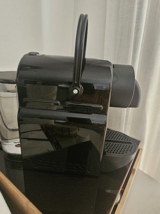 Cafetera Nespresso Negra