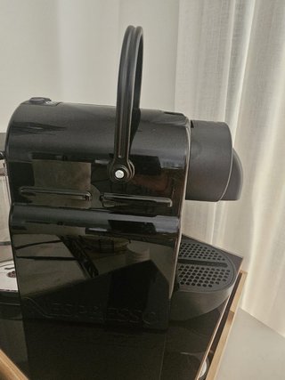 Cafetera Nespresso Negra