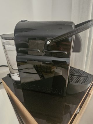 Cafetera Nespresso Negra