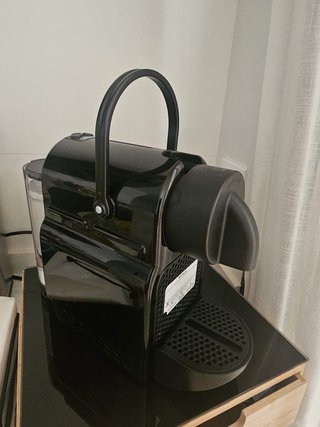Cafetera Nespresso Negra